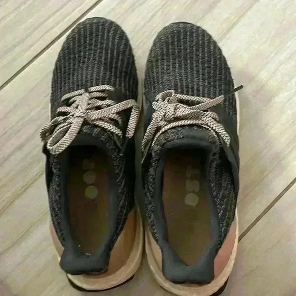 Adidas Ultra Boost - Picture 4 of 6